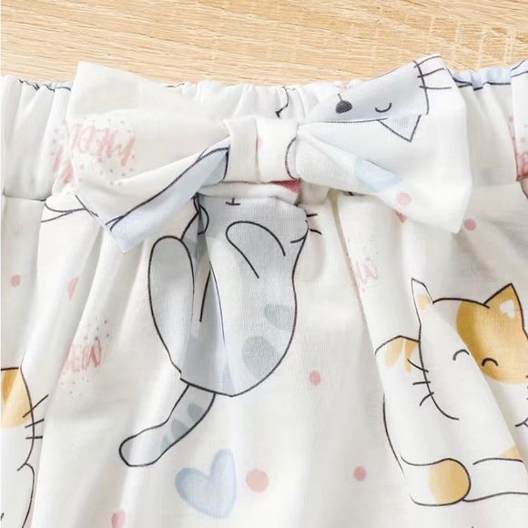 2 Piece Cat Graphic T-Shirt with Ruffles on Shoulder & Bow Skirt with 🐈 Cats - Picture 6 of 7